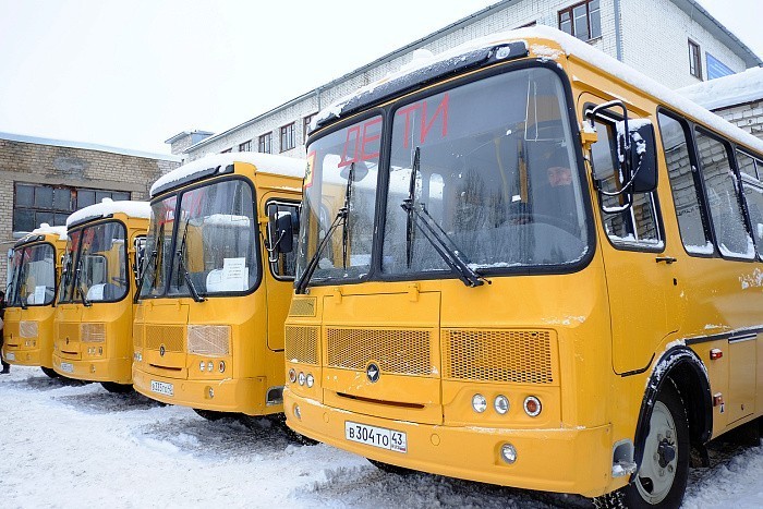 48 автобусов передали в школы в районах области