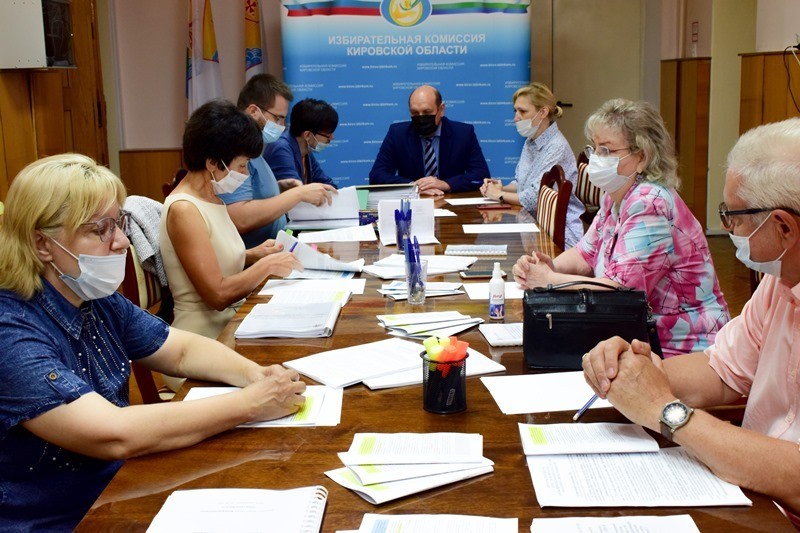 В кировский избирком подали первый пакет документов на выборы в ОЗС