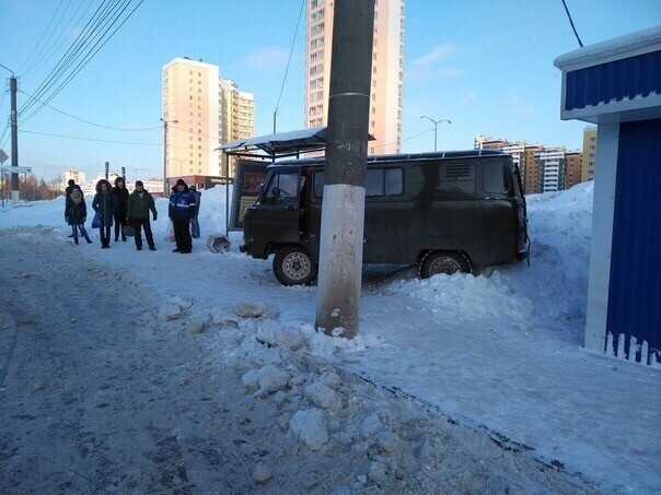 Водитель, сбивший людей на остановке, рассказал о ДТП