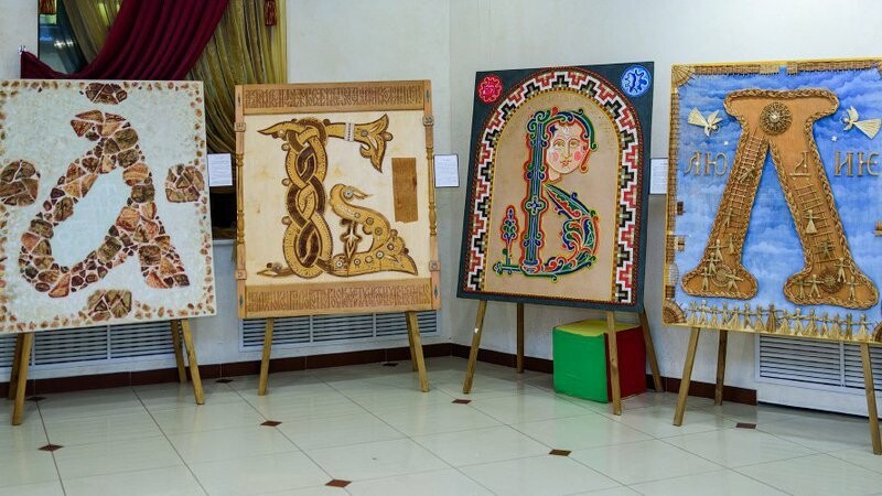 Жителей области приглашают на выставку букв с человеческий рост