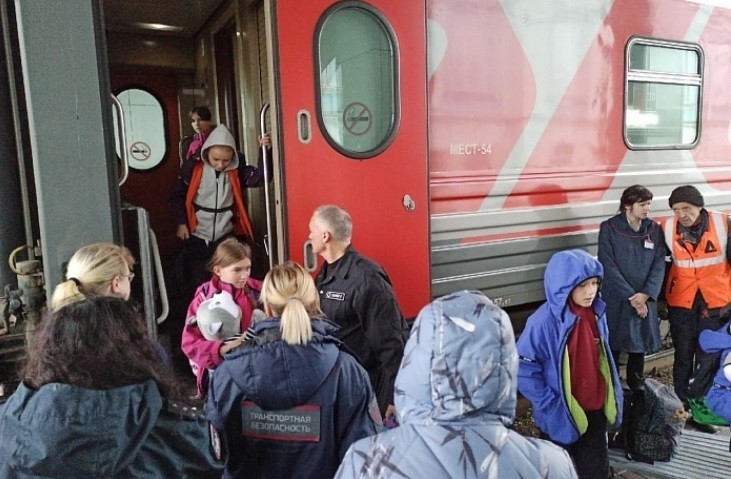 В Киров приехали 39 детей-сирот из Донецка