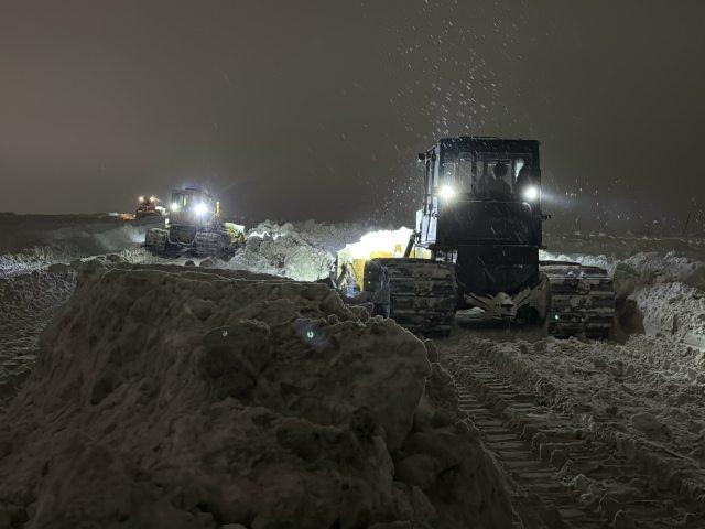 Порядка 9 этажей снега лежит на свалке в Кирове 