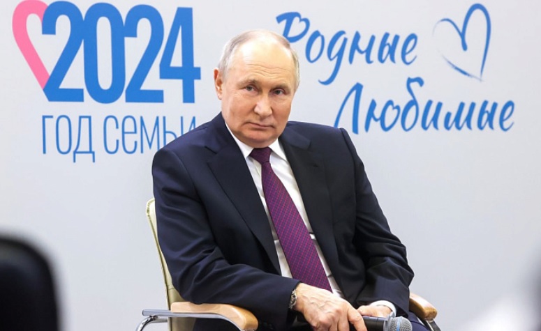 Владимир Путин продлил программу льготной семейной ипотеки