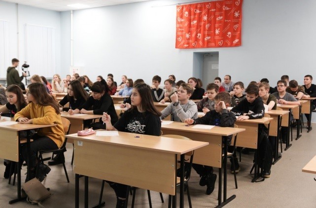 Двух выпускников в Кирове оштрафовали за списывание на экзаменах