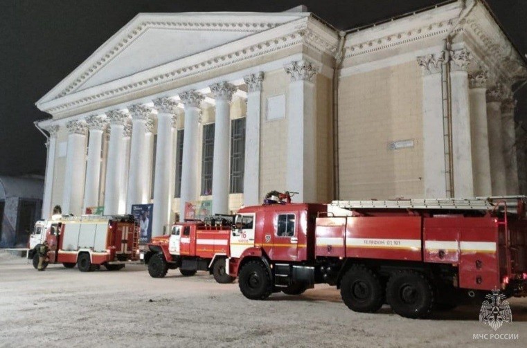 700 человек эвакуировали из театра в Кирове