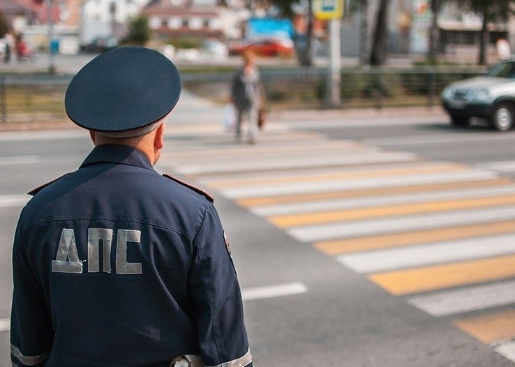 Кировские полицейские будут стоять на перекрестках перед школами