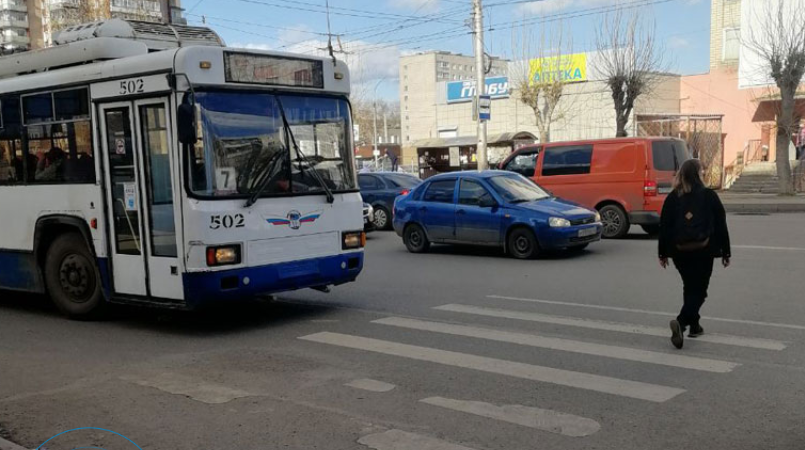 В Кирове предложили перенести 2 остановки из-за опасности для пешеходов