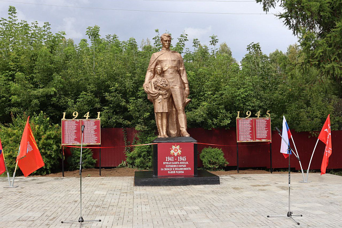 В Вятскополянском районе открыли обновленные мемориалы в память о павших воинах