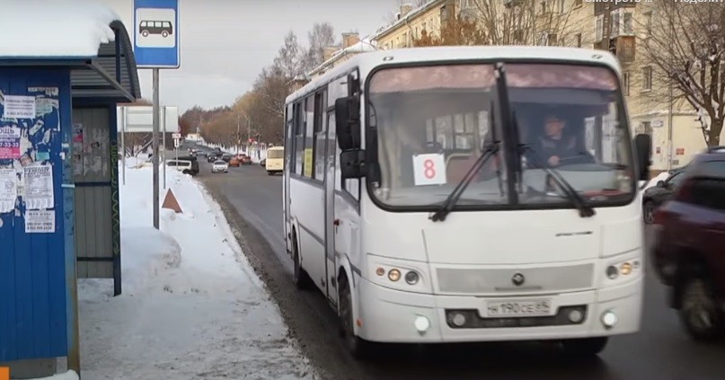 В Кирове по маршруту для перевозки инвалидов запустили не приспособленный для этого автобус
