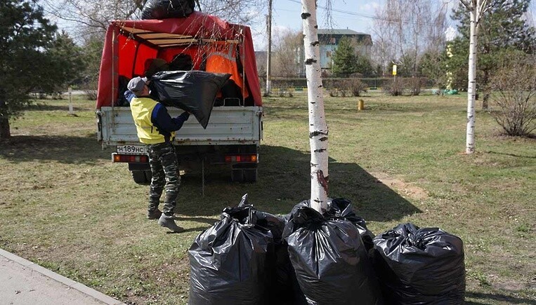 После субботников из Кирова вывезли почти 4000 мешков мусора