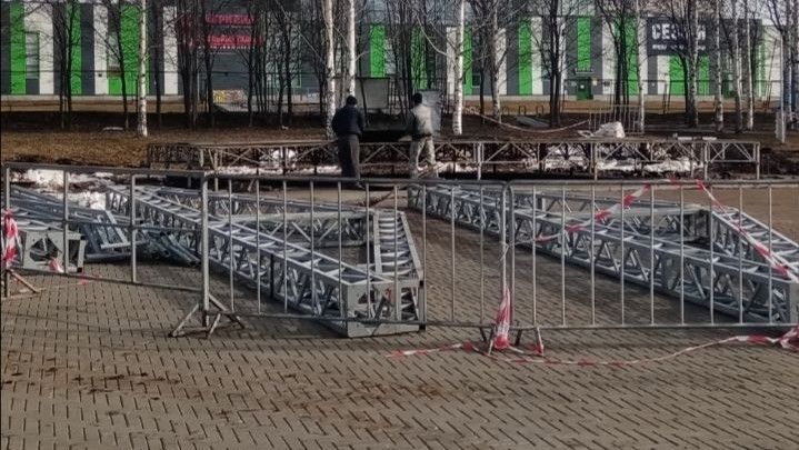 В Кочуровском парке строят новую сцену