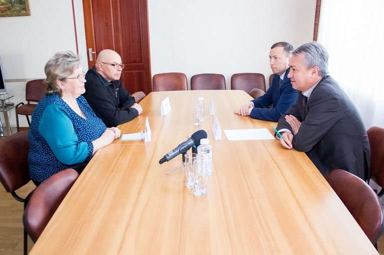 Депутаты Зуевской районной думы поблагодарили Азимова за поддержку района