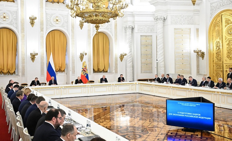 После Госсовета Александр Соколов поручил создать молодежные центры карьеры