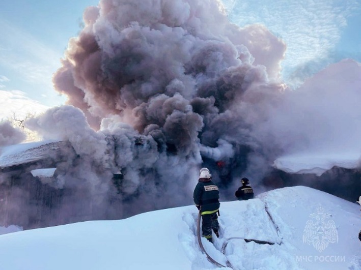 Пожар в Кикнуре охватил сразу 5 построек