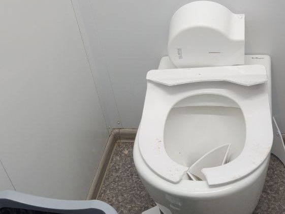 В Кирове снова разгромили общественный туалет