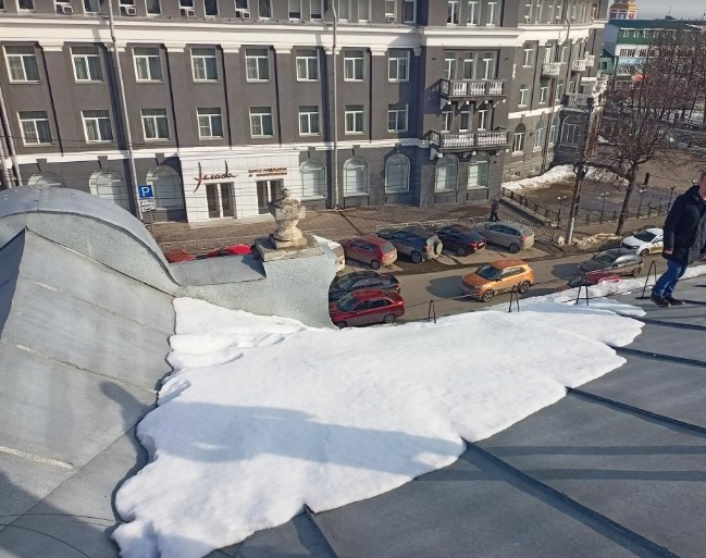 Из-за падения снега на кировчанку на ул. Ленина не стали возбуждать уголовное дело