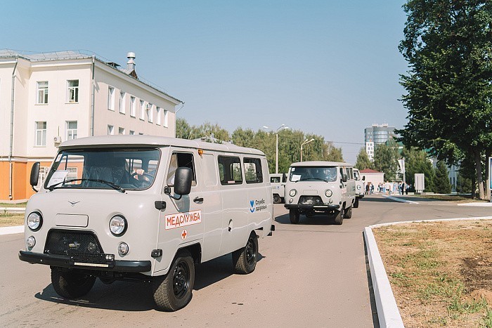 В районы области поступило более 500 единиц медицинского оборудования и почти 200 машин