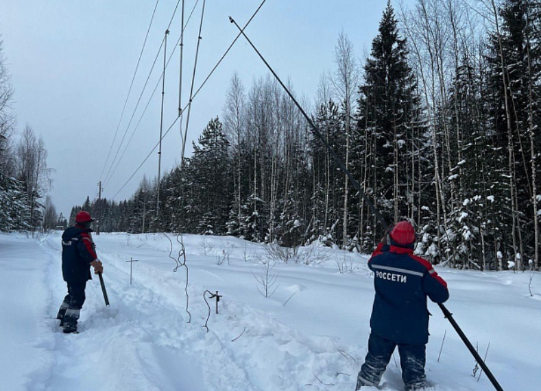 Из-за сильного ветра жители Кировской области остаются без света