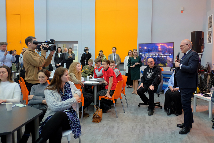 Губернатор Александр Соколов посмотрел на развитие региона глазами молодежи