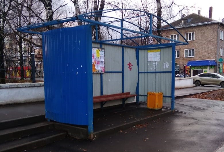 Ураган повалил в Кирове полсотни деревьев и несколько остановочных павильонов