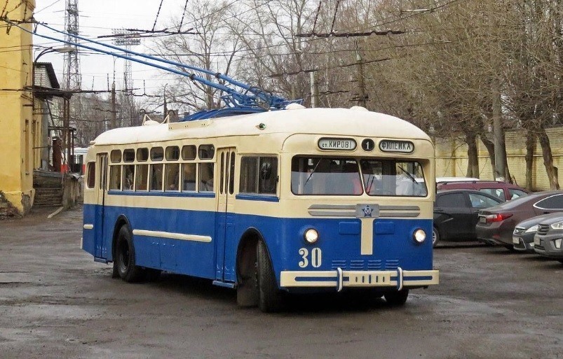 Работники АТП говорят о сокращении троллейбусов в Кирове. Мэрия это опровергает
