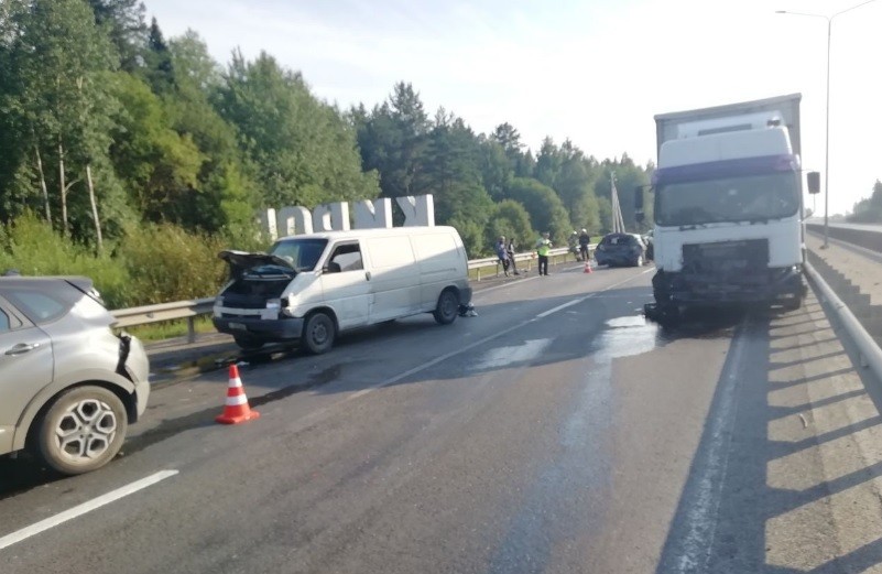 На Южном обходе Кирова столкнулись 5 автомобилей