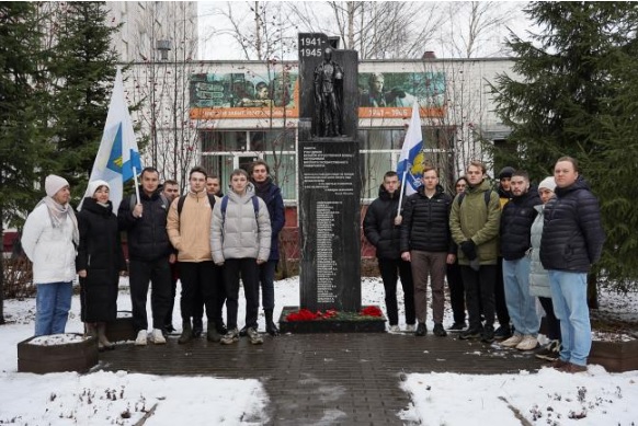 В ВятГУ почтили память неизвестных защитников Родины