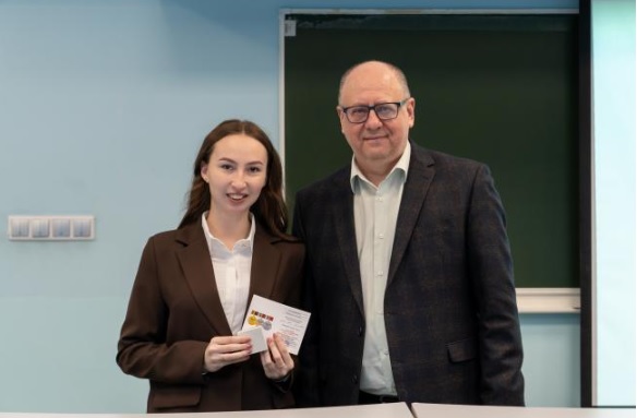 Студентка ВятГУ отмечена высокой наградой Министерства обороны России Студентка ВятГУ отмечена высокой наградой Министерства обороны России