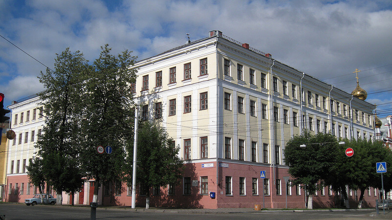 Вместо доплат к пенсиям чиновников в Кирове предложили обновить окна в школах