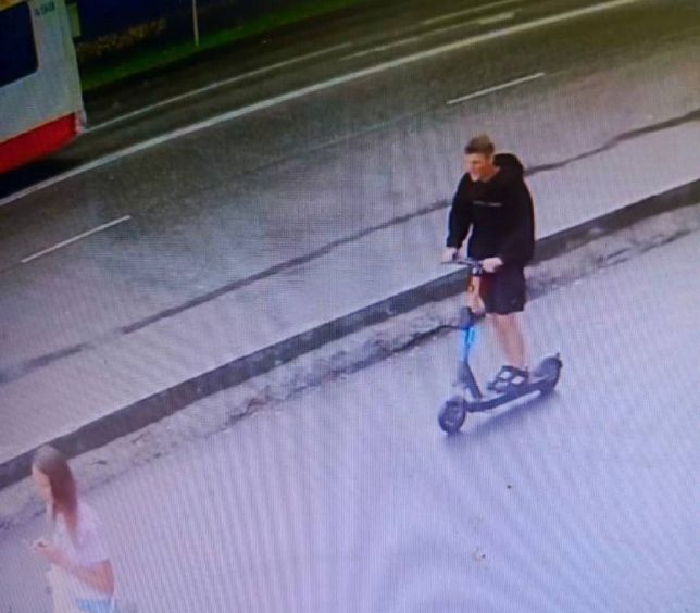 Сбившего кировчанку самокатчика разыскивает полиция