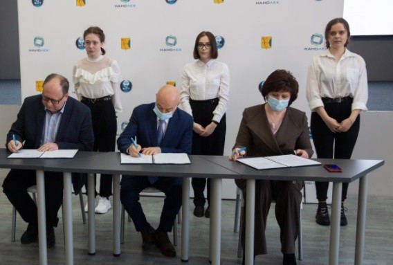 Вятский государственный университет, компания «Нанолек» и министерство образования Кировской области подписали соглашение о сотрудничестве