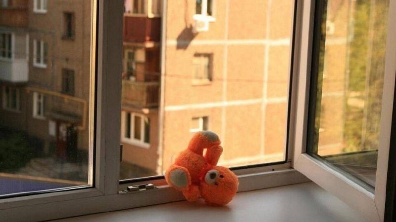 В Кирове очевидцы спасли 4-летнего мальчика, выпавшего из окна