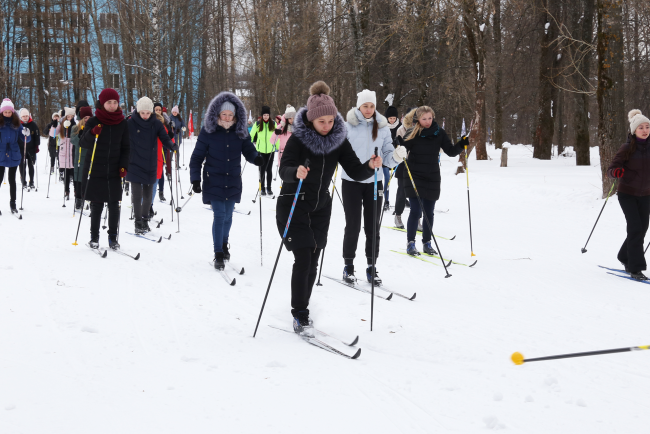1 марта на лыжной базе ВятГУ прошли массовые старты в поддержку XXIX Всемирной зимней универсиады 