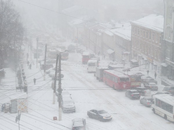 Из-за снегопада на улицы Кирова должны вывести всю технику