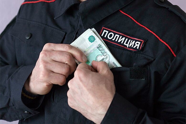 Высокопоставленный полицейский в Кировской области задержан за взятку