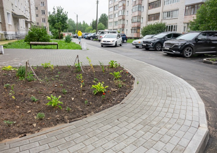 Кировчанам нужен новый асфальт во дворах