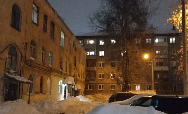Прокуратура проверит работу чиновников из-за падения снега с крыши