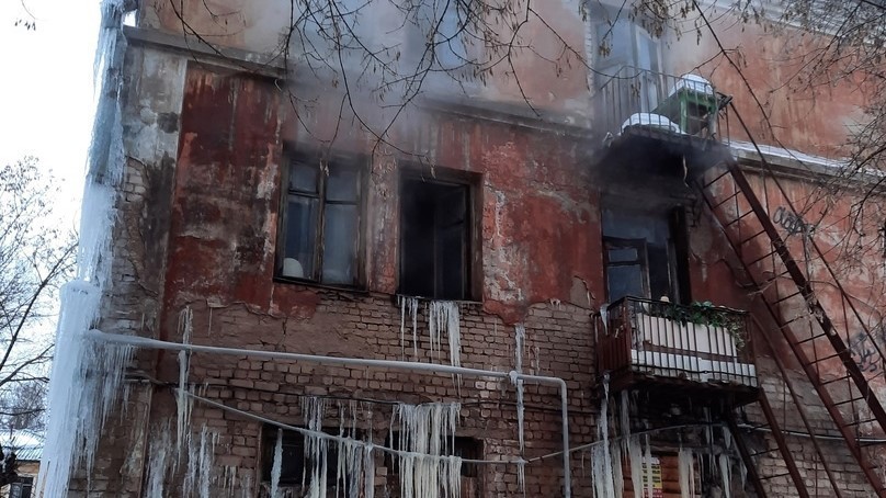 В Кирове из-за лопнувшей в расселенном доме батареи пришлось отключить отопление