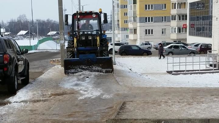 Дорожники: На кировский лед не действуют реагенты