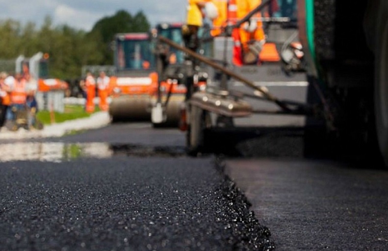 В Кировской области провели более половины работ по ремонту дорог, запланированных на этот год