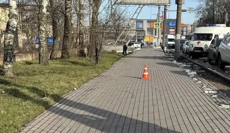 ️Электросамокатчик сбил пешехода в Кирове