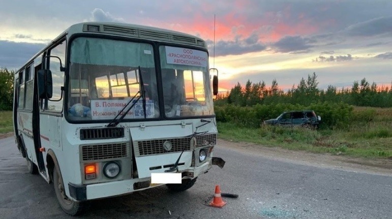 В Кировской области пьяный водитель устроил ДТП с автобусом