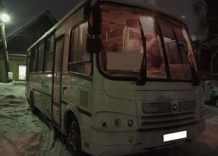 В Кировской области автобус с пассажирами вылетел в кювет