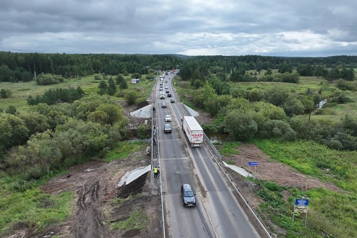Движение по мосту через Полой полностью открыли