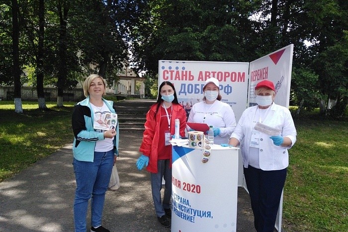 В 44 точках Кировской области начали работать «волонтеры Конституции»