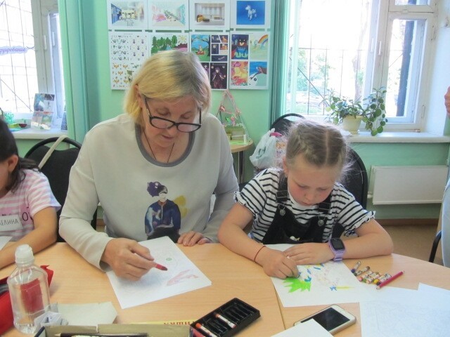 В Кирове детей и пенсионеров объединила сказкотерапия
