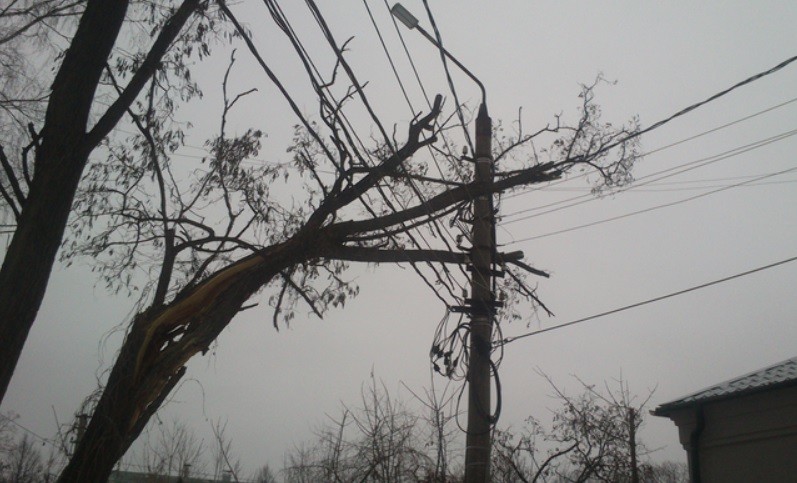 Из-за непогоды 85 населенных пунктов Кировской области остались без света