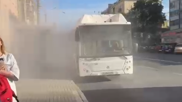 В Кирове во время движения едва не загорелся автобус