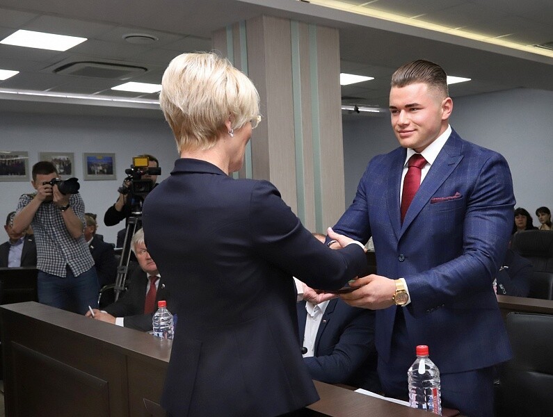 Прославившись на всю страну, депутат Валенчук забрал заявление из полиции
