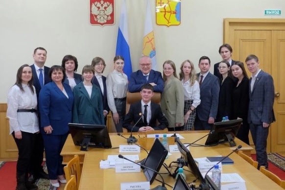 Студенты ВятГУ заняли ключевые посты в новом составе Молодёжного правительства Кировской области